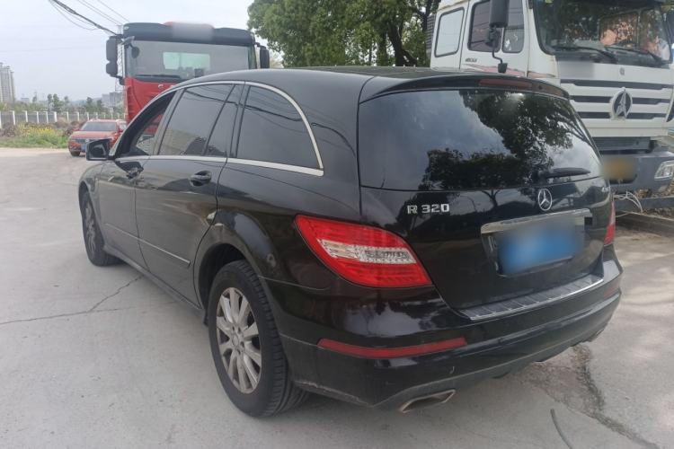 Used Mercedes-Benz R-Class 2017 R 320 4MATIC Business Edition Prestige Model Exterior 2