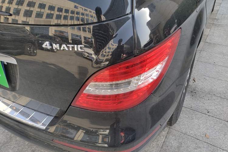 Used Mercedes-Benz R-Class 2017 R 320 4MATIC Business Edition Prestige Model Exterior 3
