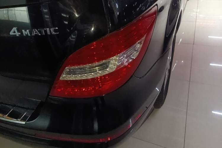 Used Mercedes-Benz R-Class 2017 R 320 4MATIC Business Edition Prestige Model Exterior 3
