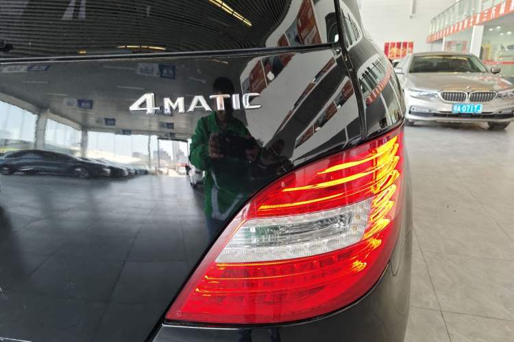 Used Mercedes-Benz R-Class 2017 R 320 4MATIC Business Edition Prestige Model Exterior 3