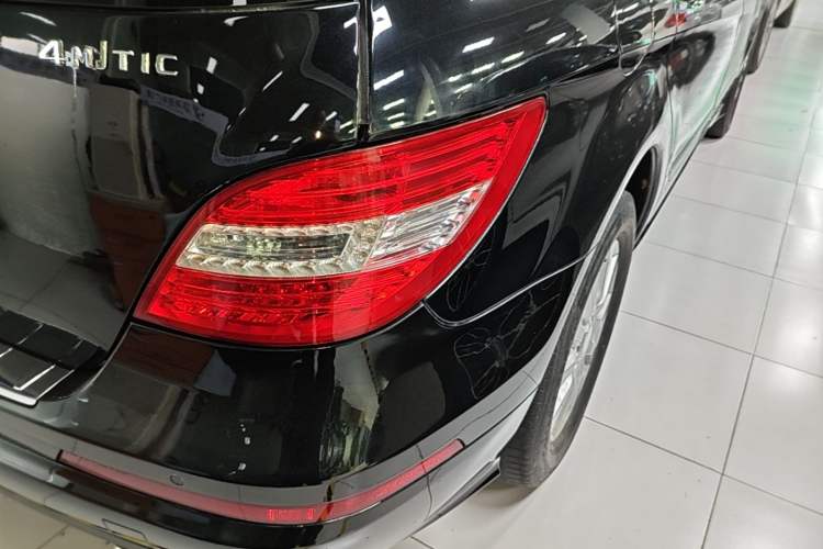 Used Mercedes-Benz R-Class 2017 R 320 4MATIC Business Edition Prestige Model Exterior 3