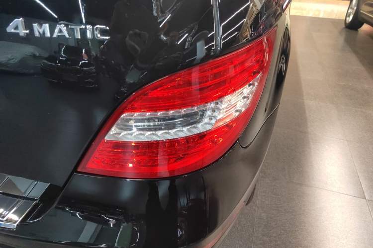 Used Mercedes-Benz R-Class 2017 R 320 4MATIC Business Edition Prestige Model Exterior 3