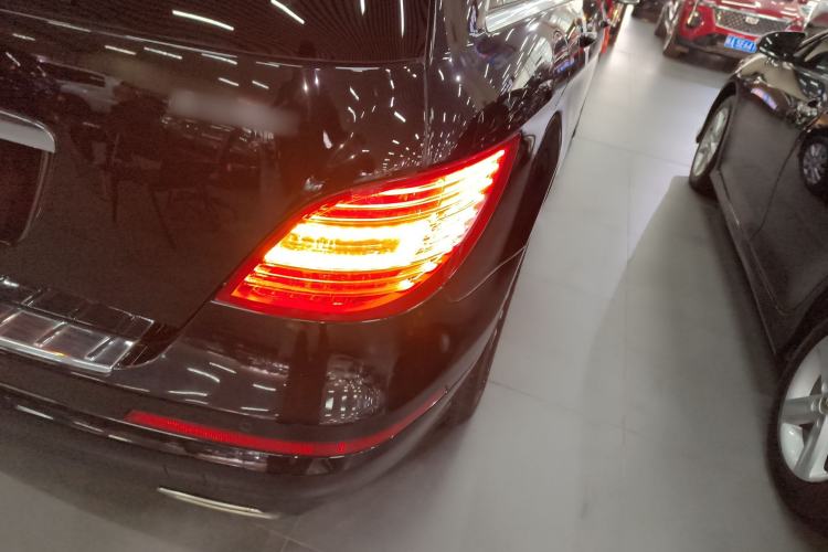 Used Mercedes-Benz R-Class 2017 R 320 4MATIC Business Edition Prestige Model Exterior 3