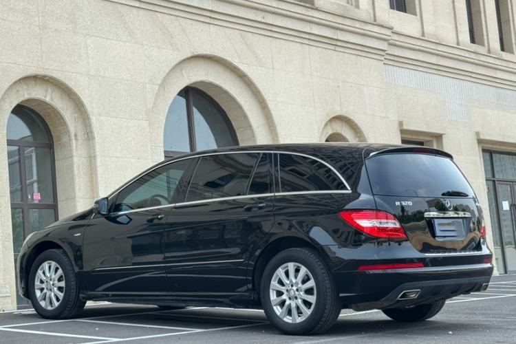 Used Mercedes-Benz R-Class 2017 R 320 4MATIC Business Edition Prestige Model Exterior 3