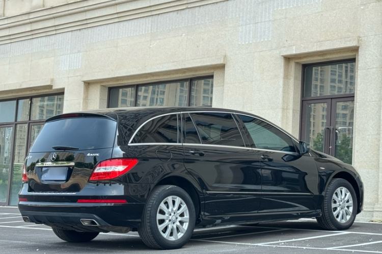 Used Mercedes-Benz R-Class 2017 R 320 4MATIC Business Edition Prestige Model Exterior 4