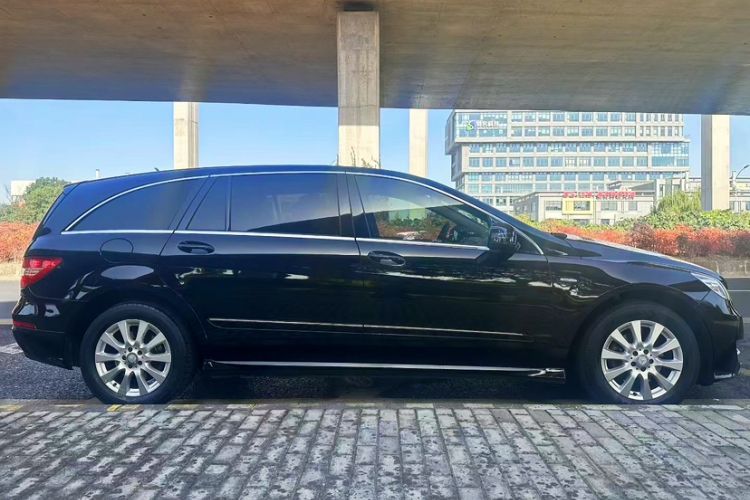 Used Mercedes-Benz R-Class 2017 R 320 4MATIC Business Edition Prestige Model Exterior 5