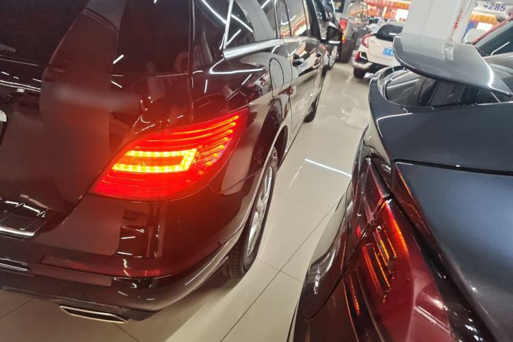 Used Mercedes-Benz R-Class 2017 R 320 4MATIC Business Edition Prestige Model Exterior 6
