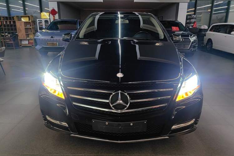 Used Mercedes-Benz R-Class 2017 R 320 4MATIC Business Edition Prestige Model Front
