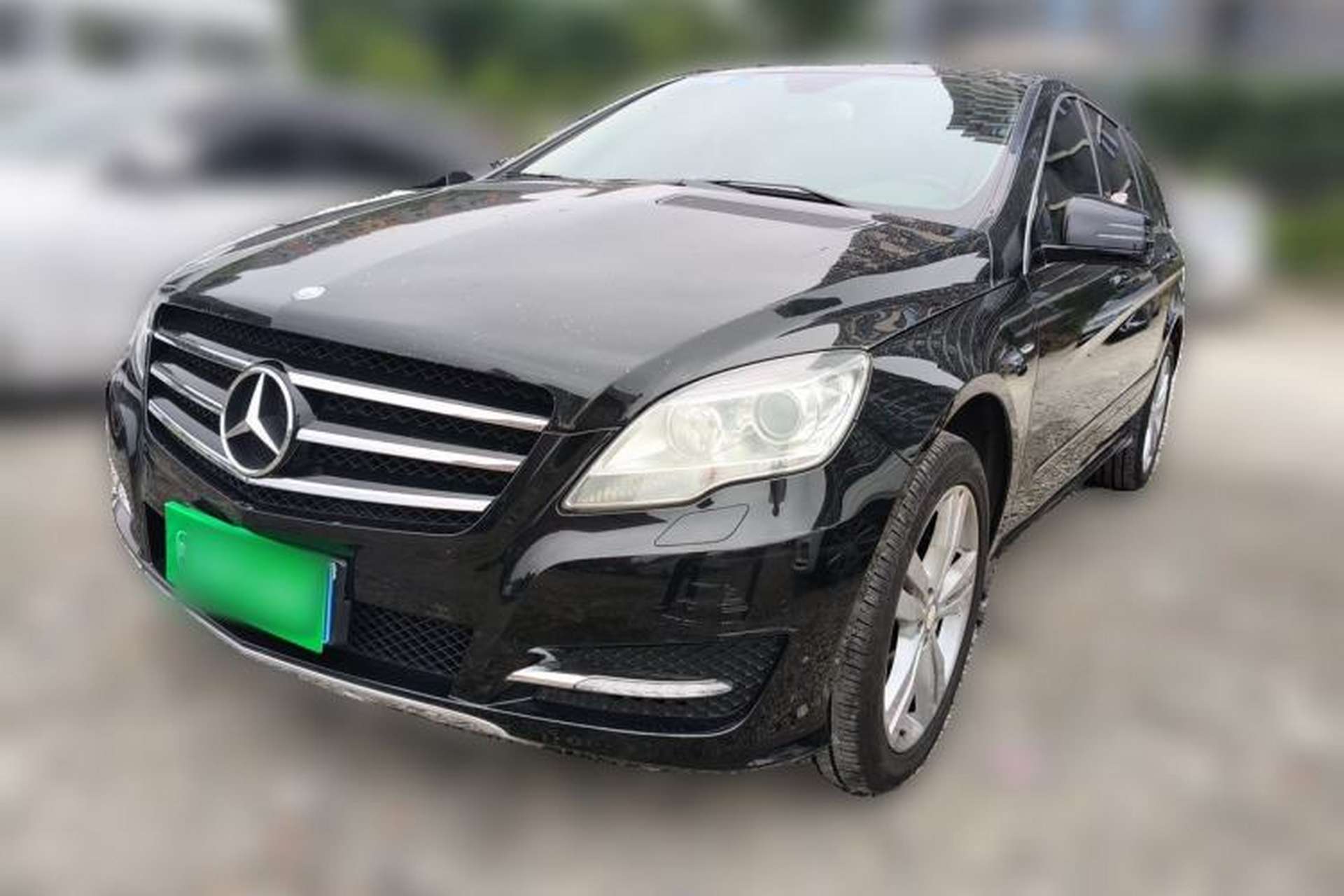 Used Mercedes-Benz R-Class 2017 R 320 4MATIC Luxury Collection Edition Front Left 45 Deg