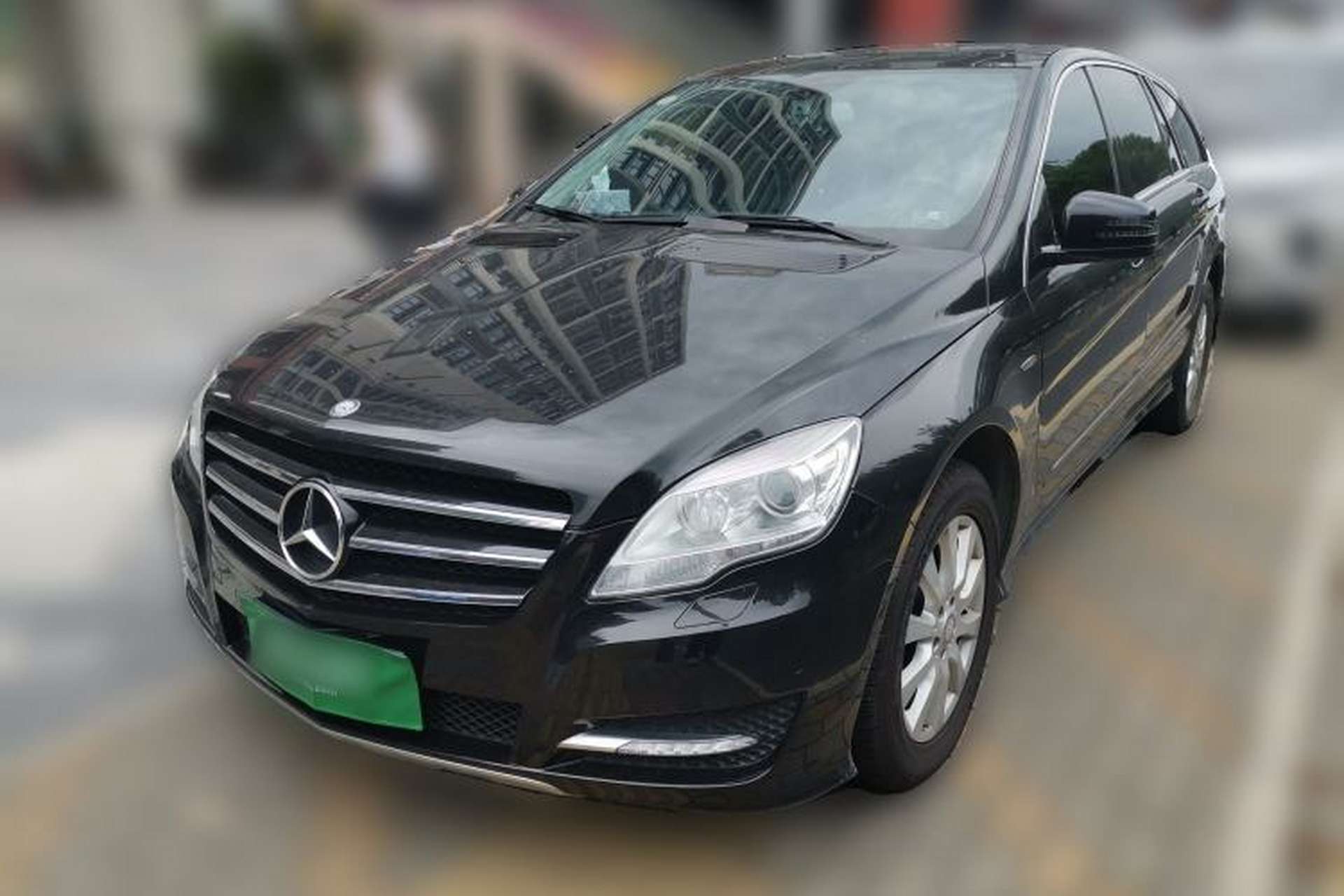 Used Mercedes-Benz R-Class 2017 R 320 4MATIC Business Edition Prestige Model Front Left 45 Deg