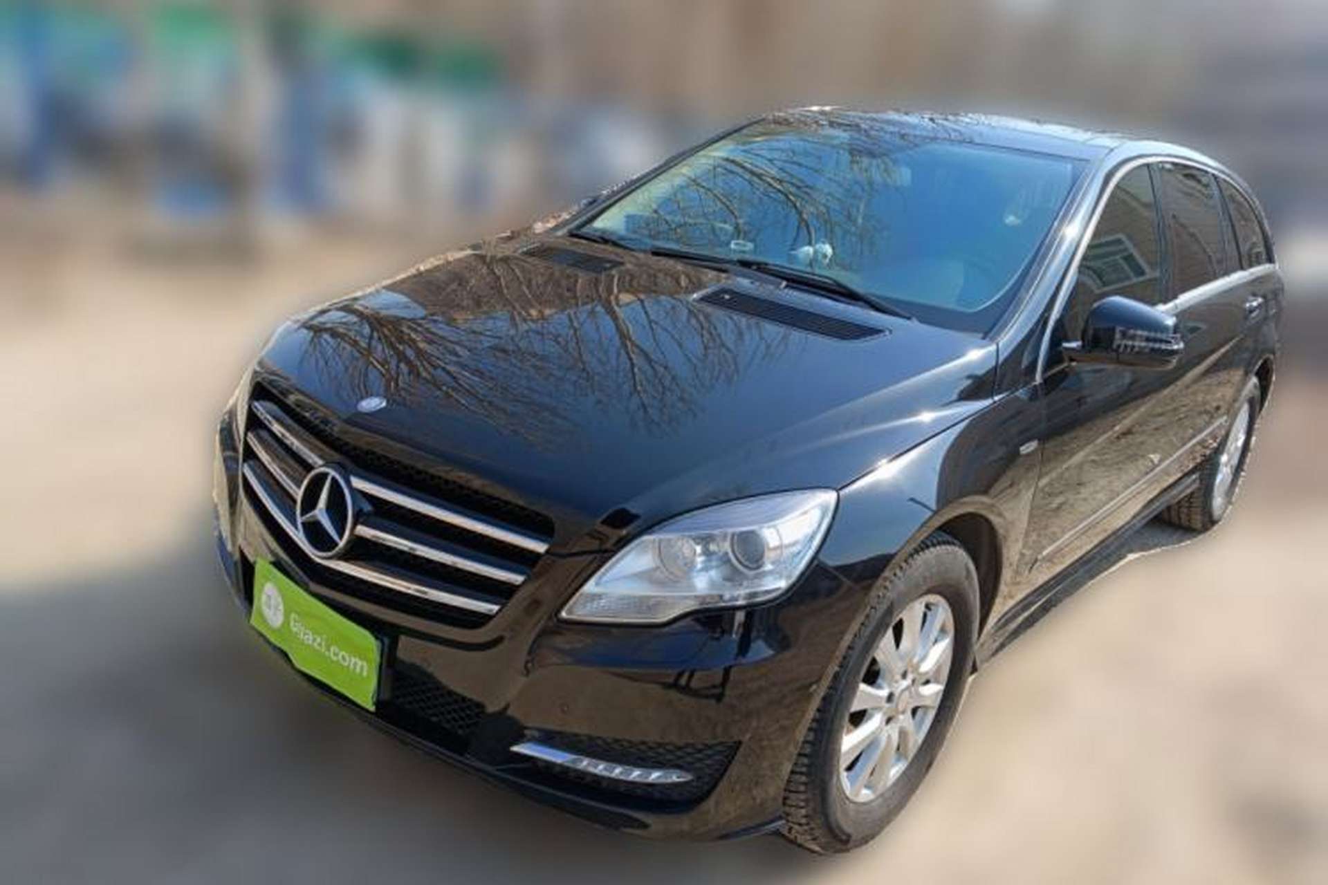 Used Mercedes-Benz R-Class 2017 R 320 4MATIC Business Edition Prestige Model Front Left 45 Deg