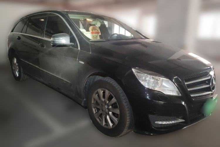 Used Mercedes-Benz R-Class 2017 R 320 4MATIC Business Edition Prestige Model Front Right 45 Deg