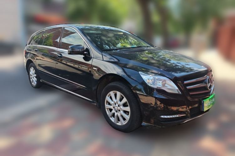 Used Mercedes-Benz R-Class 2017 R 320 4MATIC Business Edition Prestige Model Front Right 45 Deg