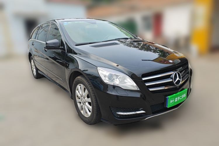 Used Mercedes-Benz R-Class 2017 R 320 4MATIC Business Edition Prestige Model Front Right 45 Deg