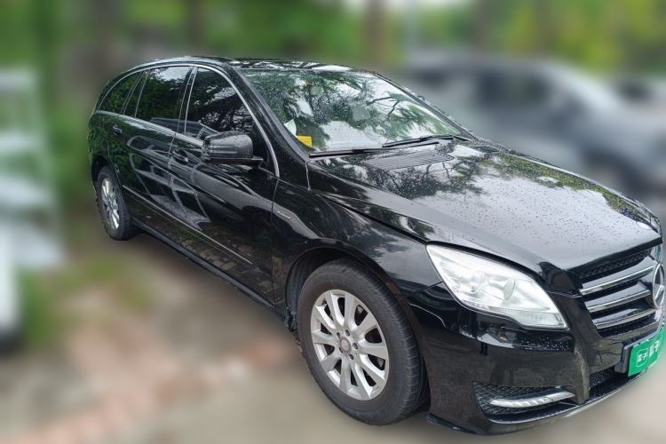 Used Mercedes-Benz R-Class 2017 R 320 4MATIC Business Edition Prestige Model Front Right 45 Deg