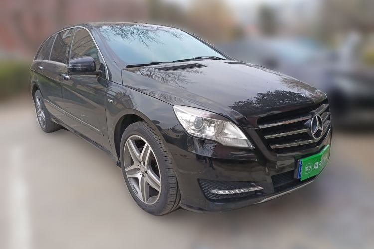 Used Mercedes-Benz R-Class 2017 R 400 4MATIC Exclusive Edition Front Right 45 Deg