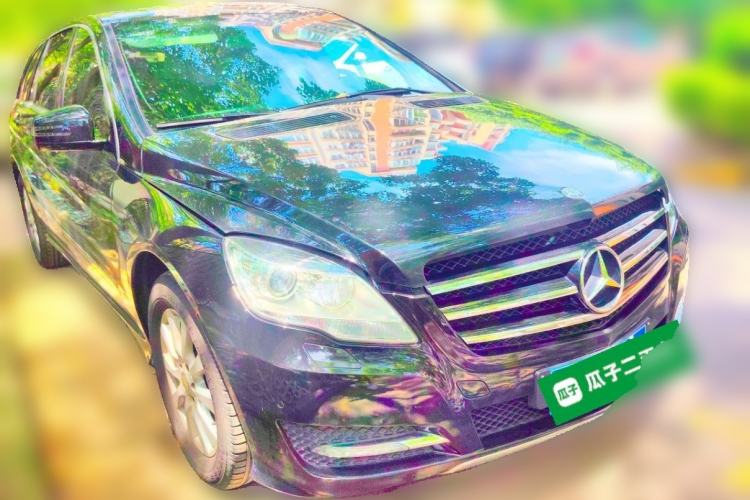 Used Mercedes-Benz R-Class 2017 R 320 4MATIC Business Edition Prestige Model Front Right 45 Deg