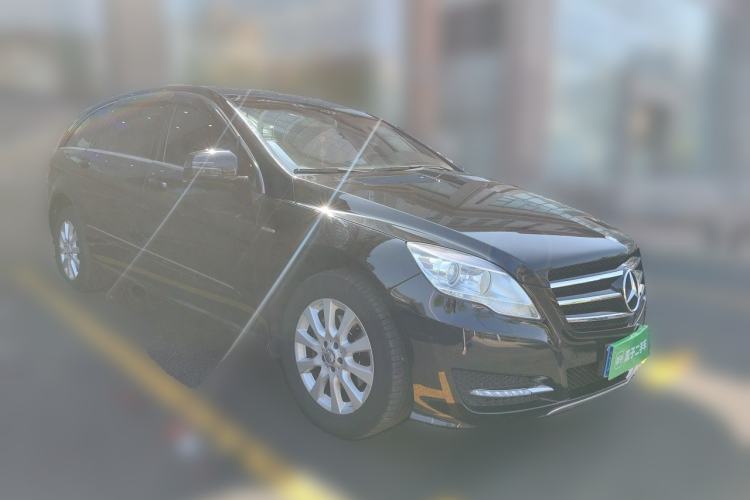 Used Mercedes-Benz R-Class 2017 R 320 4MATIC Business Edition Prestige Model Front Right 45 Deg
