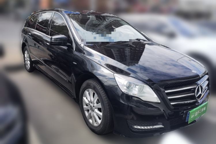 Used Mercedes-Benz R-Class 2017 R 320 4MATIC Business Edition Prestige Model Front Right 45 Deg