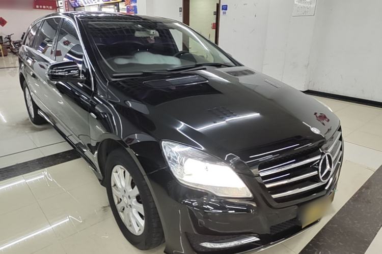 Used Mercedes-Benz R-Class 2017 R 320 4MATIC Business Edition Prestige Model Front Right 45 Deg