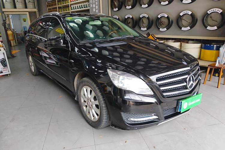 Used Mercedes-Benz R-Class 2017 R 320 4MATIC Business Edition Prestige Model Front Right 45 Deg