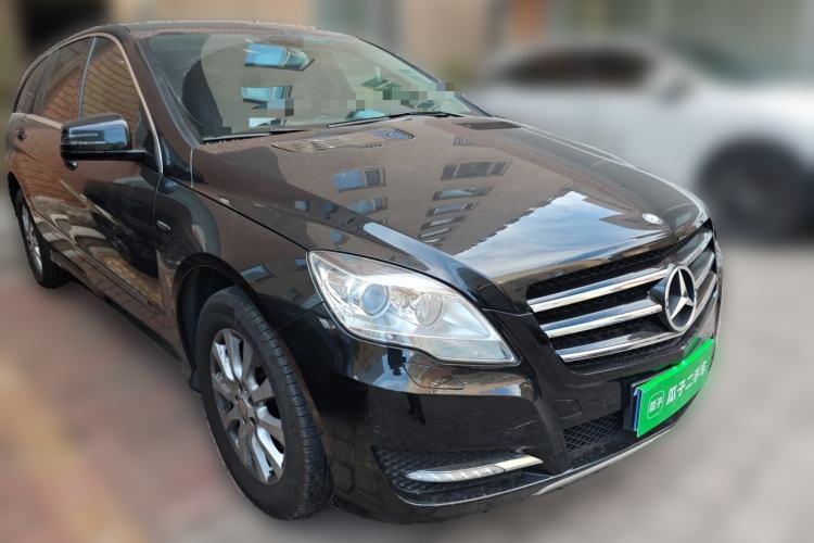 Used Mercedes-Benz R-Class 2017 R 320 4MATIC Business Edition Prestige Model Front Right 45 Deg