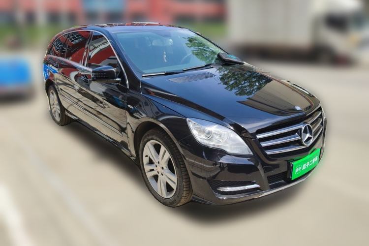 Used Mercedes-Benz R-Class 2017 R 320 4MATIC Luxury Collection Edition Front Right 45 Deg