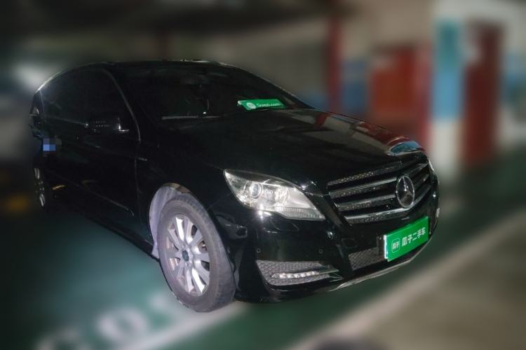 Used Mercedes-Benz R-Class 2017 R 320 4MATIC Business Edition Prestige Model Front Right 45 Deg