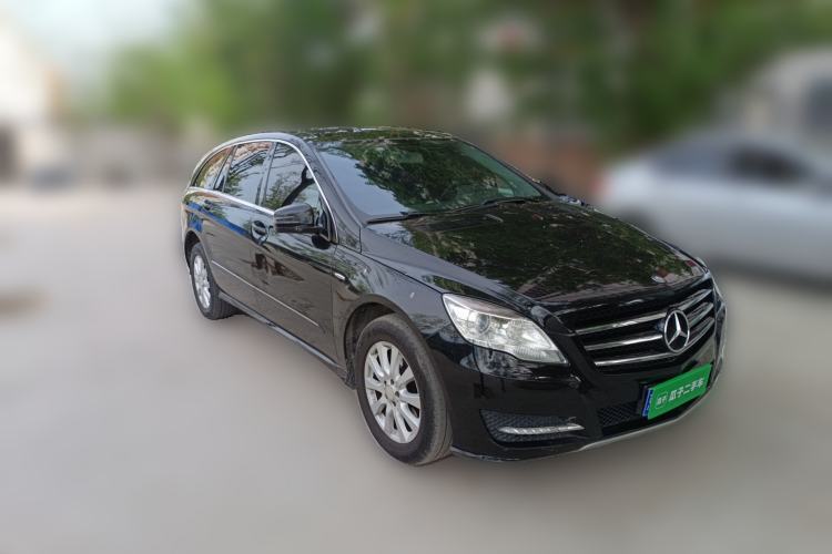 Used Mercedes-Benz R-Class 2017 R 320 4MATIC Business Edition Prestige Model Front Right 45 Deg