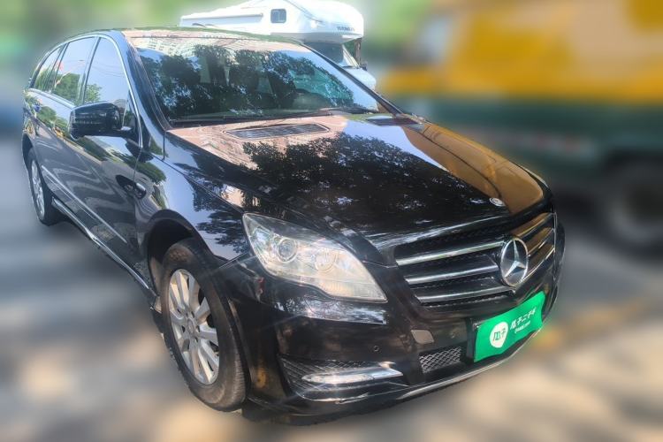Used Mercedes-Benz R-Class 2017 R 320 4MATIC Business Edition Prestige Model Front Right 45 Deg