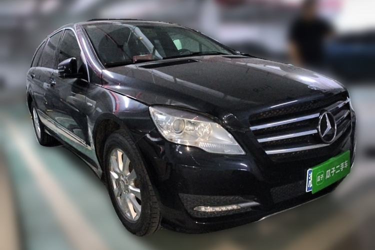 Used Mercedes-Benz R-Class 2017 R 320 4MATIC Business Edition Prestige Model Front Right 45 Deg