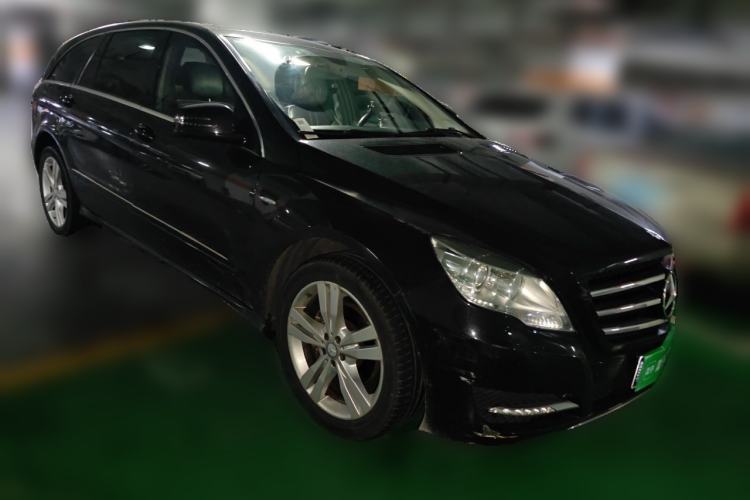 Used Mercedes-Benz R-Class 2017 R 320 4MATIC Luxury Collection Edition Front Right 45 Deg