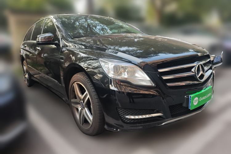 Used Mercedes-Benz R-Class 2017 R 400 4MATIC Exclusive Edition Front Right 45 Deg