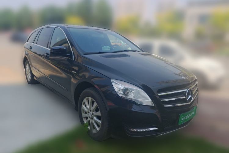 Used Mercedes-Benz R-Class 2017 R 320 4MATIC Business Edition Prestige Model Front Right 45 Deg