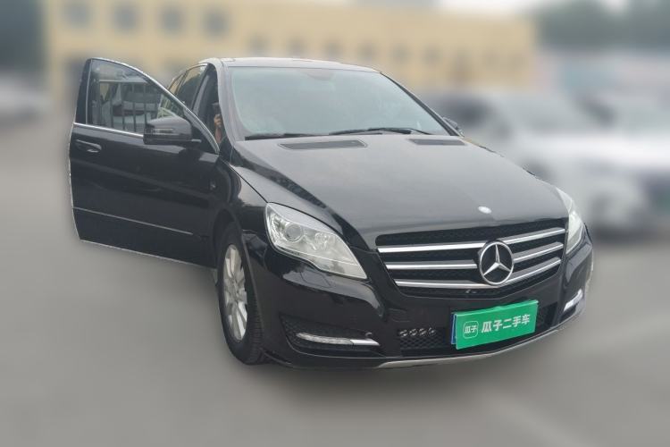 Used Mercedes-Benz R-Class 2017 R 320 4MATIC Business Edition Prestige Model Front Right 45 Deg