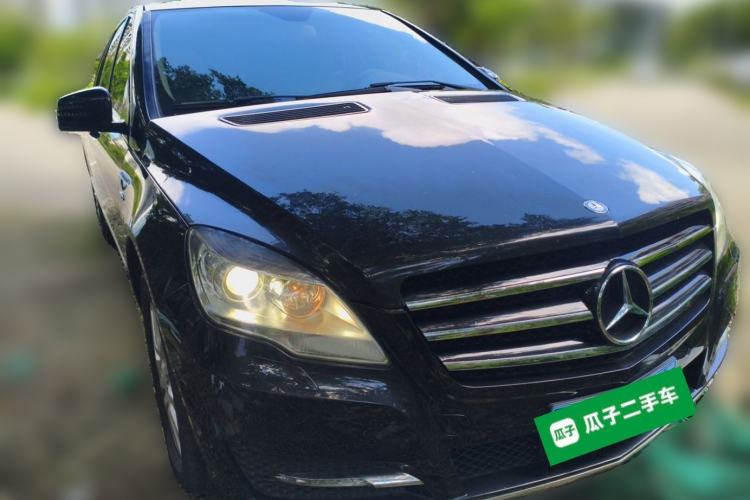 Used Mercedes-Benz R-Class 2017 R 320 4MATIC Business Edition Prestige Model Front Right 45 Deg