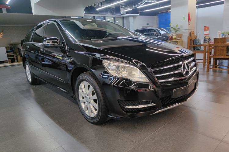 Used Mercedes-Benz R-Class 2017 R 320 4MATIC Business Edition Prestige Model Front Right 45 Deg