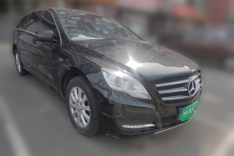 Used Mercedes-Benz R-Class 2017 R 320 4MATIC Business Edition Prestige Model Front Right 45 Deg