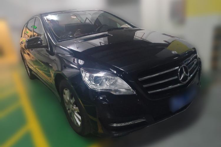 Used Mercedes-Benz R-Class 2017 R 320 4MATIC Business Edition Prestige Model Front Right 45 Deg