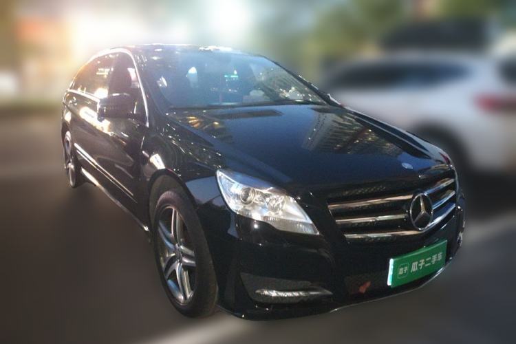 Used Mercedes-Benz R-Class 2017 R 400 4MATIC Exclusive Edition Front Right 45 Deg