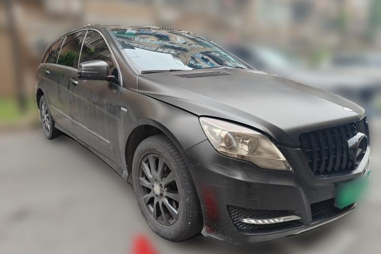 Used Mercedes-Benz R-Class 2017 R 320 4MATIC Business Edition Prestige Model Front Right 45 Deg