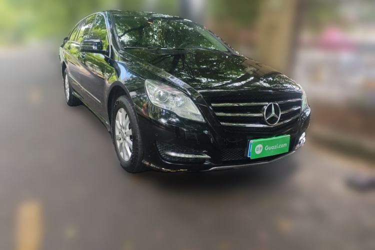 Used Mercedes-Benz R-Class 2017 R 320 4MATIC Business Edition Prestige Model Front Right 45 Deg