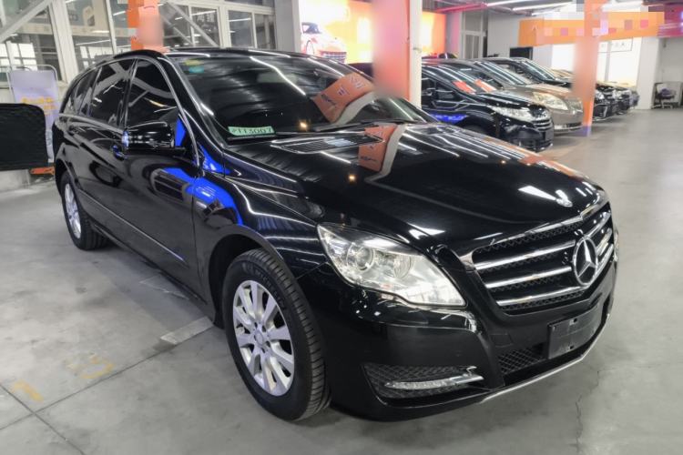 Used Mercedes-Benz R-Class 2017 R 320 4MATIC Business Edition Prestige Model Front Right 45 Deg