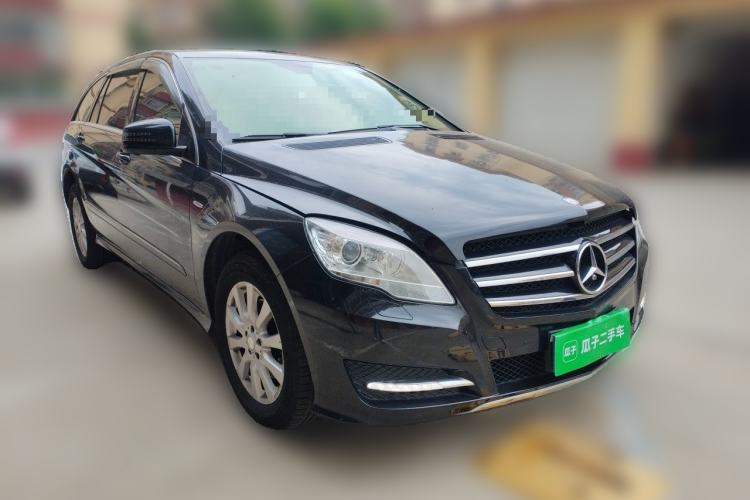 Used Mercedes-Benz R-Class 2017 R 320 4MATIC Business Edition Prestige Model Front Right 45 Deg