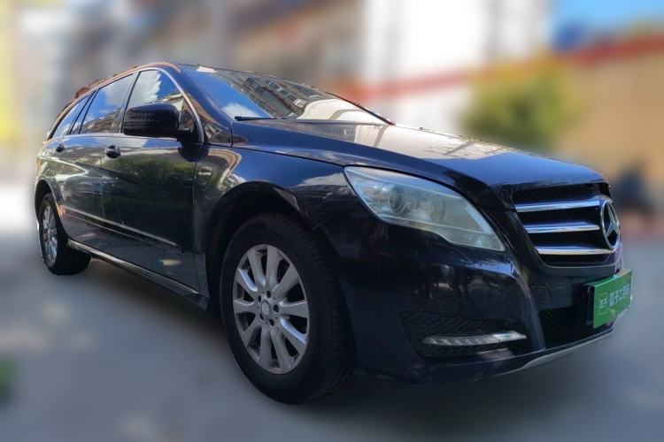 Used Mercedes-Benz R-Class 2017 R 320 4MATIC Business Edition Prestige Model Front Right 45 Deg