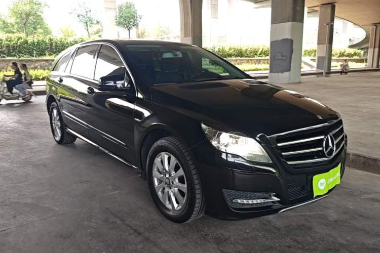 Used Mercedes-Benz R-Class 2017 R 320 4MATIC Business Edition Prestige Model Front Right 45 Deg