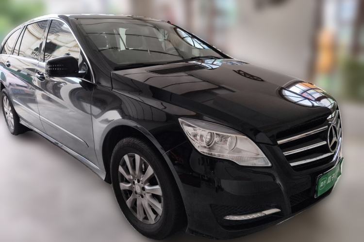 Used Mercedes-Benz R-Class 2017 R 320 4MATIC Business Edition Prestige Model Front Right 45 Deg