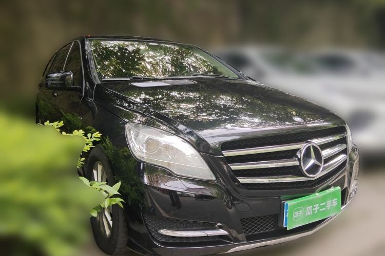 Used Mercedes-Benz R-Class 2017 R 320 4MATIC Business Edition Prestige Model Front Right 45 Deg