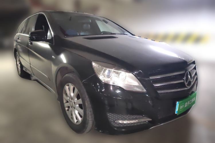Used Mercedes-Benz R-Class 2017 R 320 4MATIC Business Edition Prestige Model Front Right 45 Deg