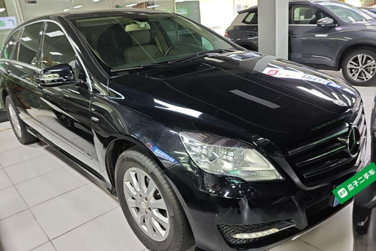 Used Mercedes-Benz R-Class 2017 R 320 4MATIC Business Edition Prestige Model Front Right 45 Deg